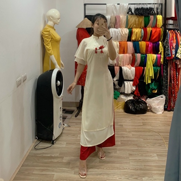 Áo Dài Cách Tân Mẫu Mộc Miên Màu Trắng Kem Thêu Kết Hoa Đỏ 4 Tà Thời Trang Thiết Kế Siêu Xinh của Áo Dài Việt