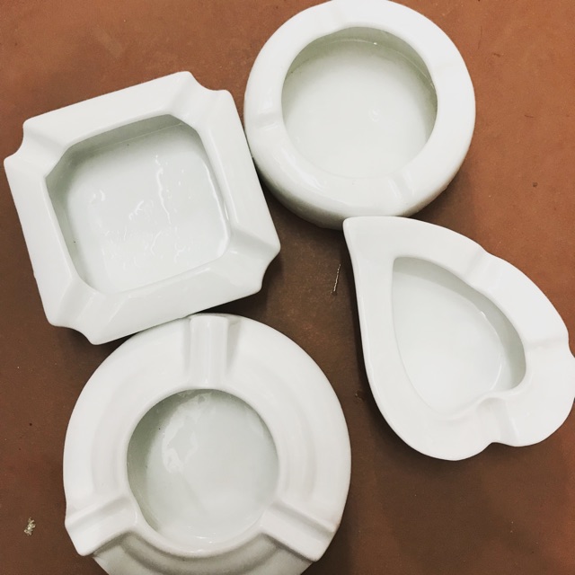 Thanh lý Gạt tàn thuốc là sứ trắng bát tràng