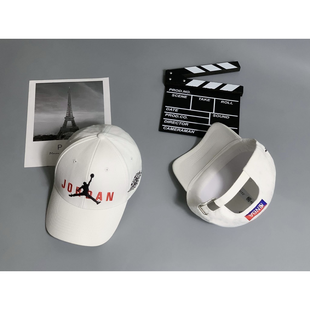 Mũ JORDAN trắng lưỡi trai, nón JORDAN trắng logo đen, hàng thiết kế xuất khẩu,dành cho mọi lứa tuổi cả nam và nữ.
