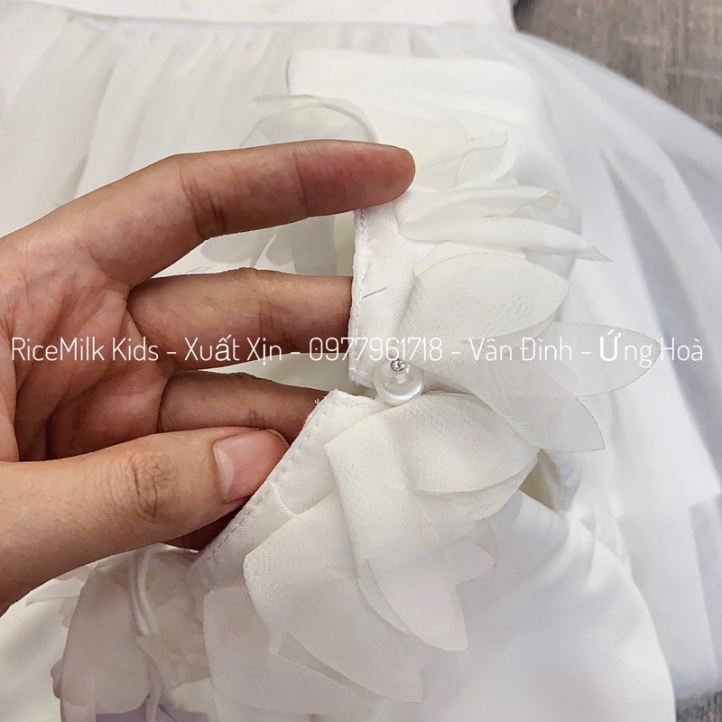 Áo và váy Ido màu trắng xuất dư xịn