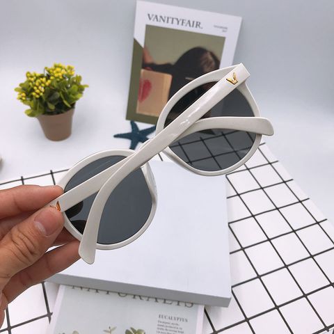 Kính Râm Nam Nữ Đi Biển Đi Chơi Chụp Ảnh Sống Ảo Che Nắng Form To Rộng (CÓ CHỮ V) KR1 | BigBuy360 - bigbuy360.vn