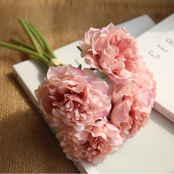 Hoa mẫu đơn màu pastel làm phụ kiện chụp ảnh