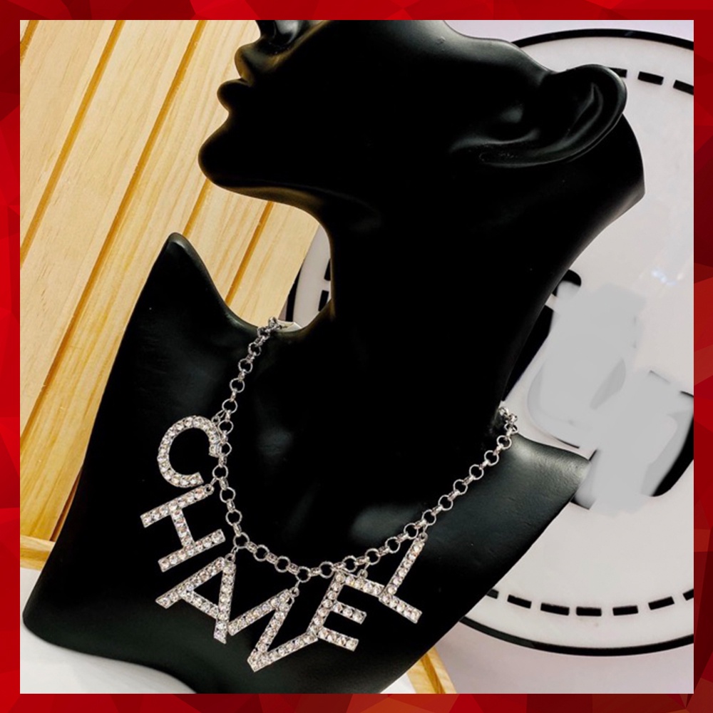 Vòng cổ thương hiệu thả chữ bản to đính đá thời trang VCH22