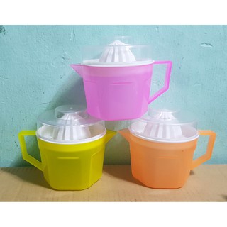 Vắt Cam Nhựa Nhiều Màu Có Nắp