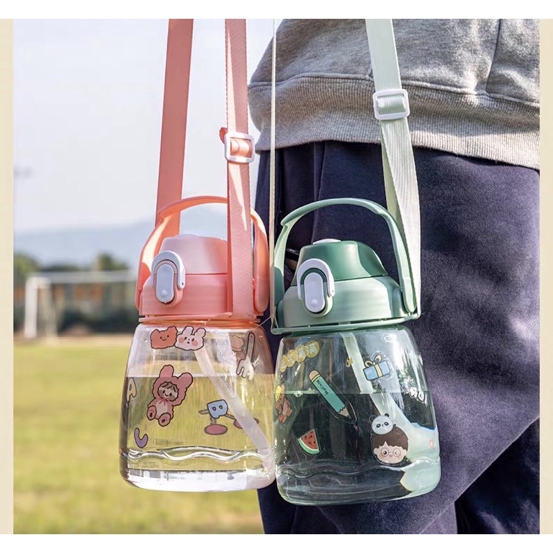 Bình Uống Đựng Nước 1.3L có dây đeo, kèm sticker 374