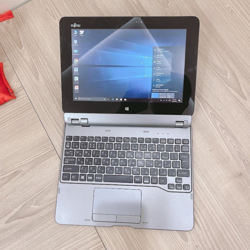 Laptop 2 trong 1 Fujitsu Q555 kèm bàn phím Window 10 - Ram 4G 64G