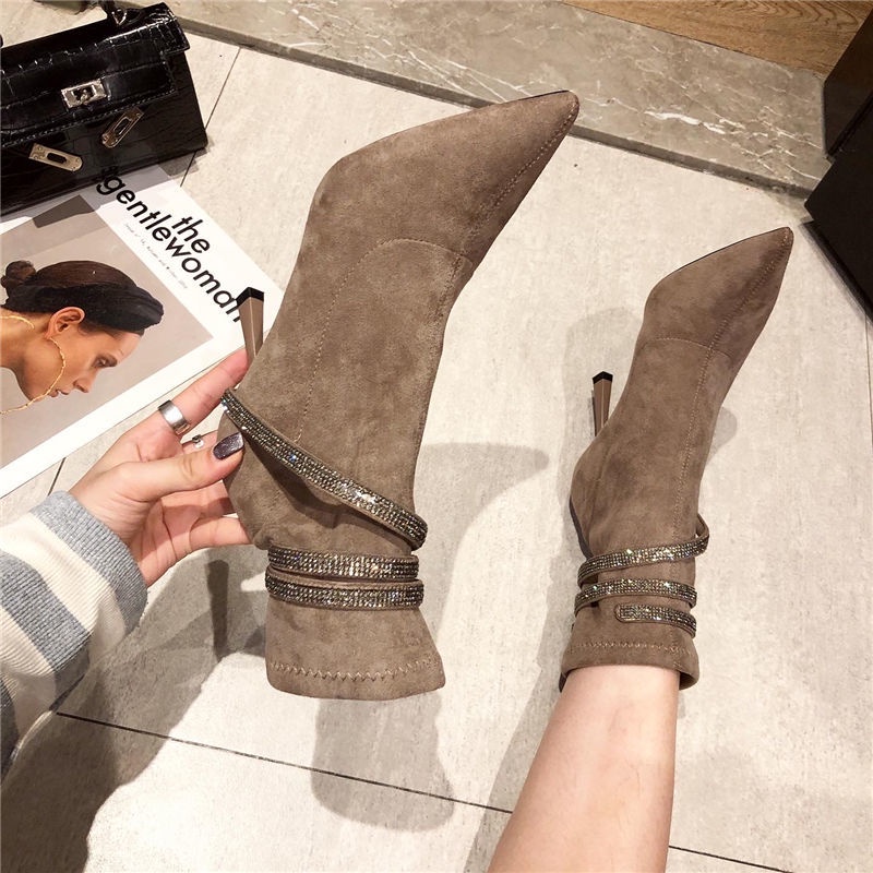 Giày bốt cao gót mũi nhọn đính đá thời trang mùa thu 2021