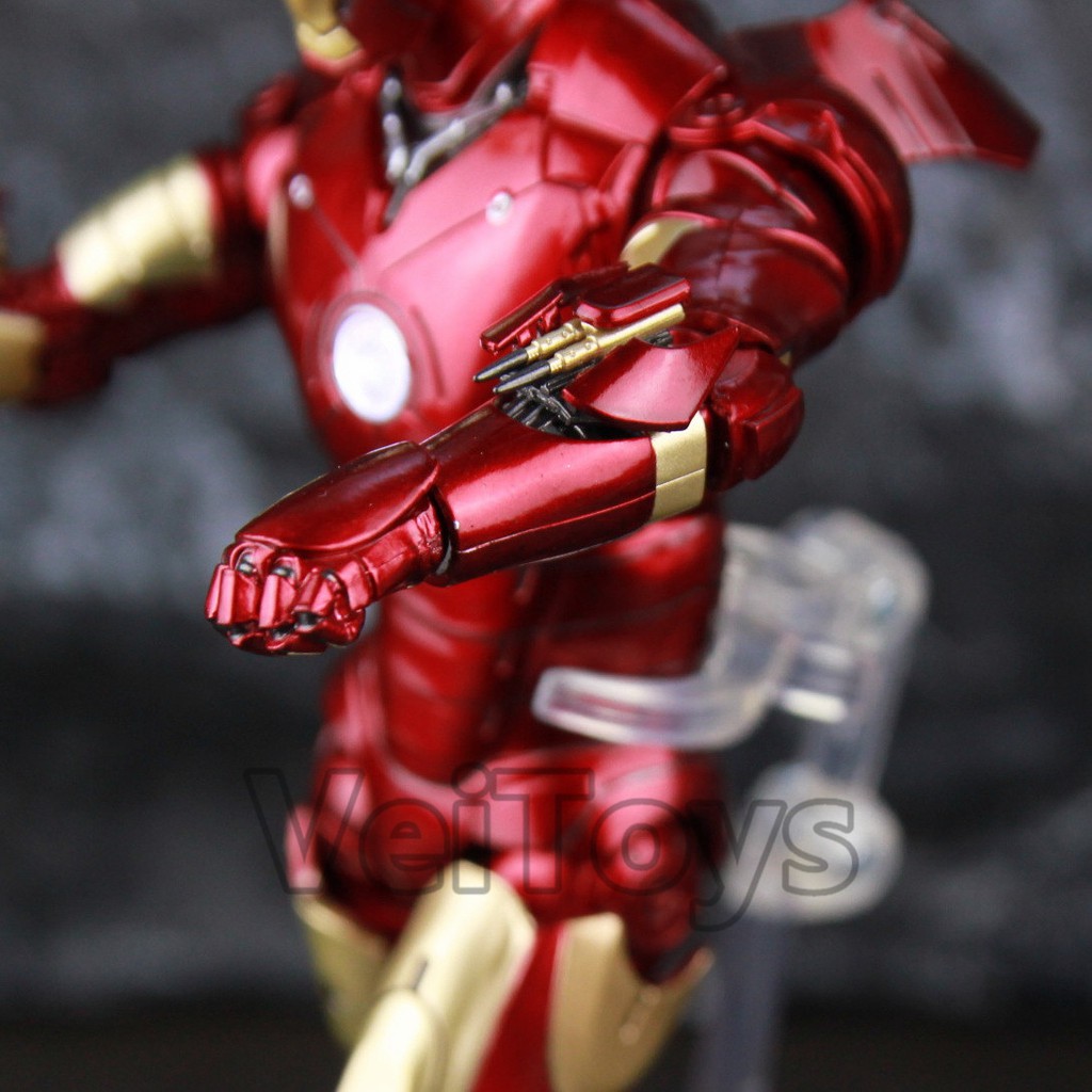 Mô hình nhân vật Iron Man MK3 có đèn LED cổng USB