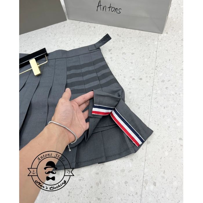 Chân Váy Thom Browne 4 Vạch