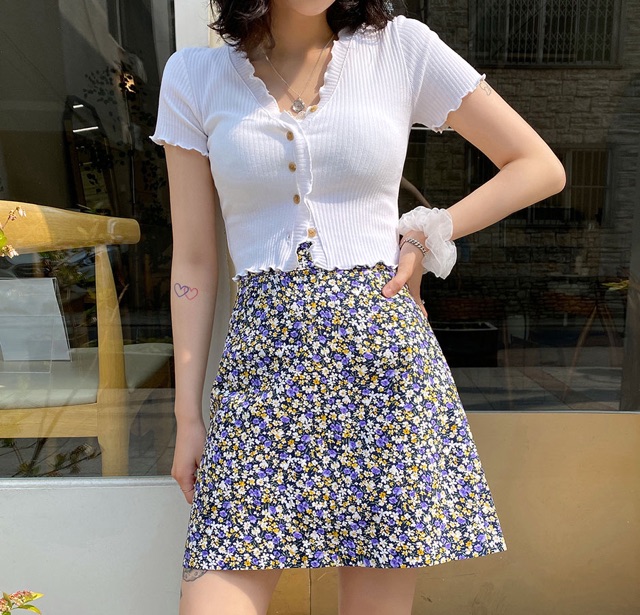 Áo Croptop Tay Ngắn Cuốn Biên Cài Nút Ngực