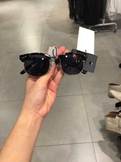Kính hm auth sale sẵn