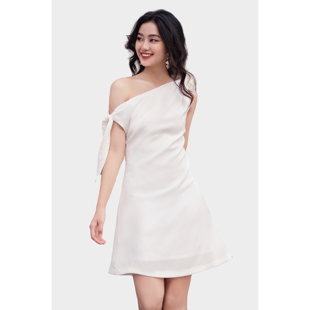 XIPI - Đầm A Bẹt Vai Cột Nơ Màu Trắng