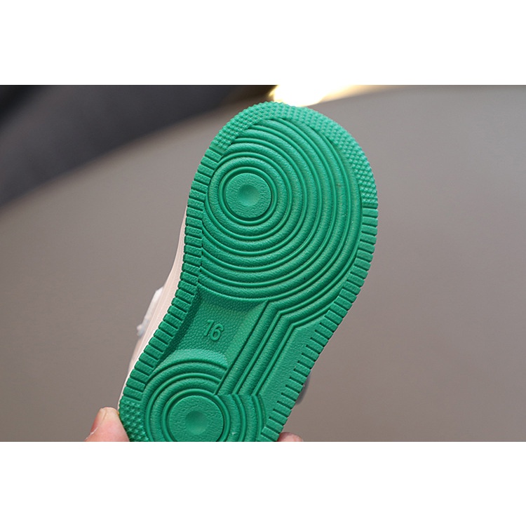 Giày tập đi, giày thể thao cho bé from chuẩn lên chân cực xinh hàng quảng châu.