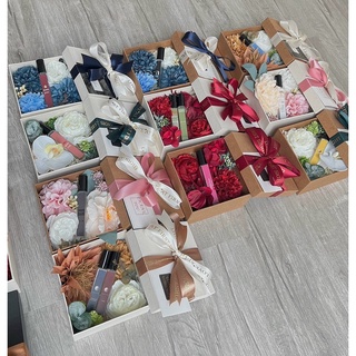 Hộp quà hoa mix . đựng lọ chiết - son - nước hoa mini