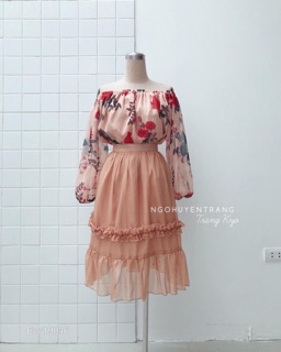 Set áo trễ vai và chân váy tiểu thư