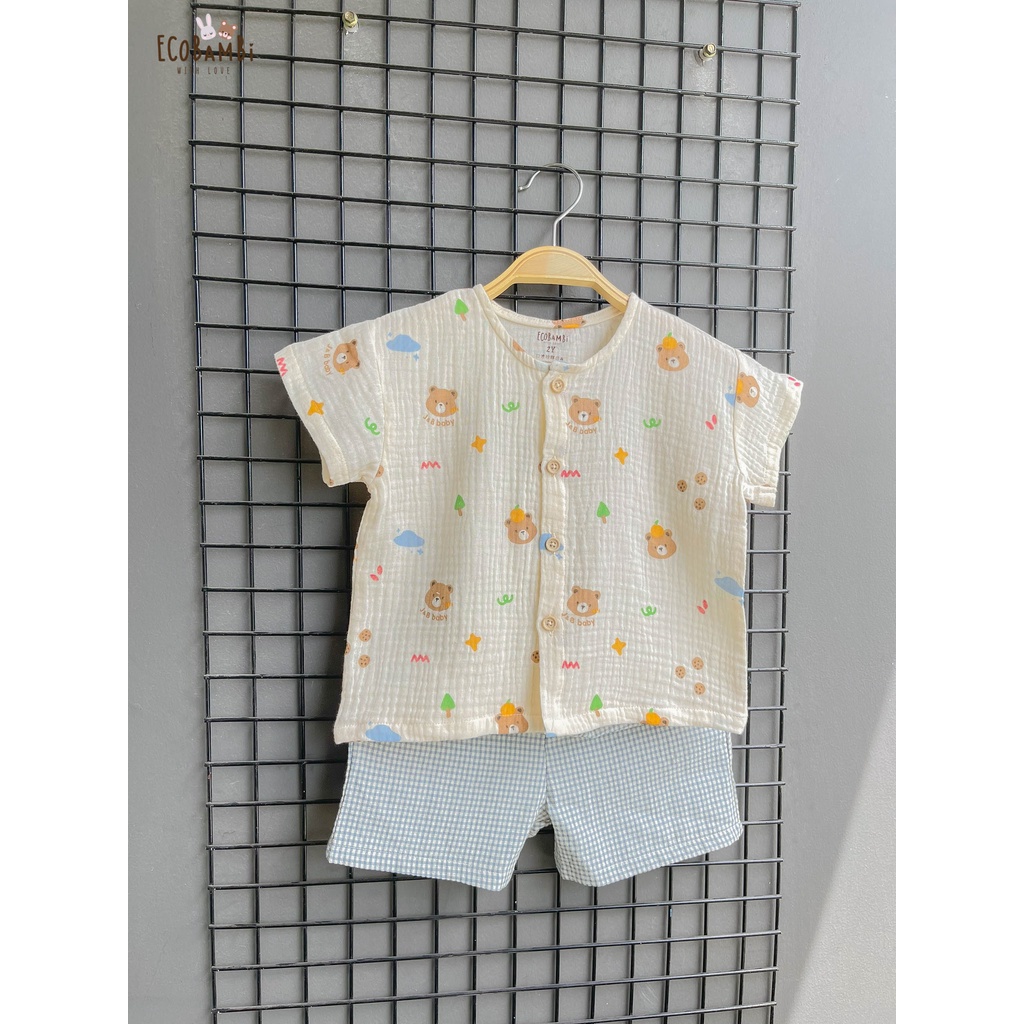 Bộ cotton Muslin Unisex tay ngắn, QUẦN SHORTS phong cách Hàn Quốc in Gấu phối quần kẻ sọc caro cho bé ECOBAMBI