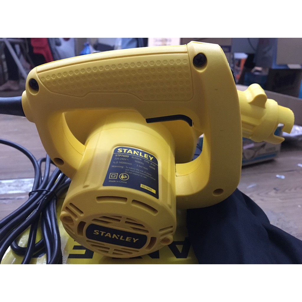 Máy thổi bụi 600W Stanley STPT600-B1