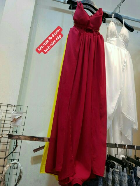 Sẵn 3 màu váy maxi hai dây hở lưng cổ yếm xẻ tà đi biển | BigBuy360 - bigbuy360.vn