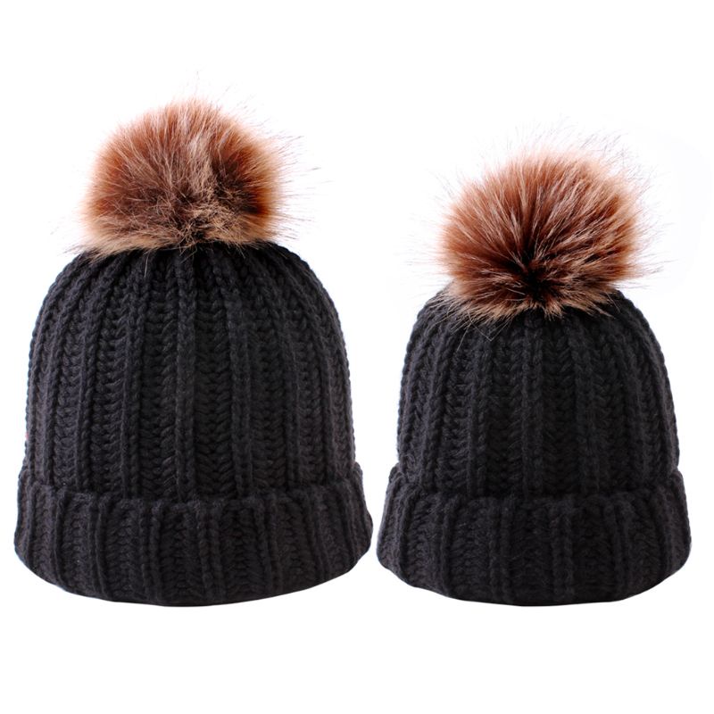 Mũ beanie Trùm Đầu Giữ Ấm Mùa Đông Phối Cục Bông Dễ Thương Dành Cho Mẹ Và Bé