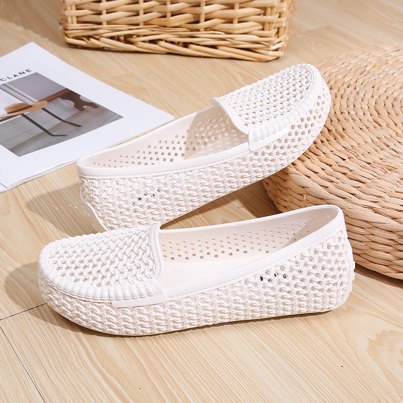 Giày nhựa đi mưa, đi biển - Chất liệu siêu nhẹ