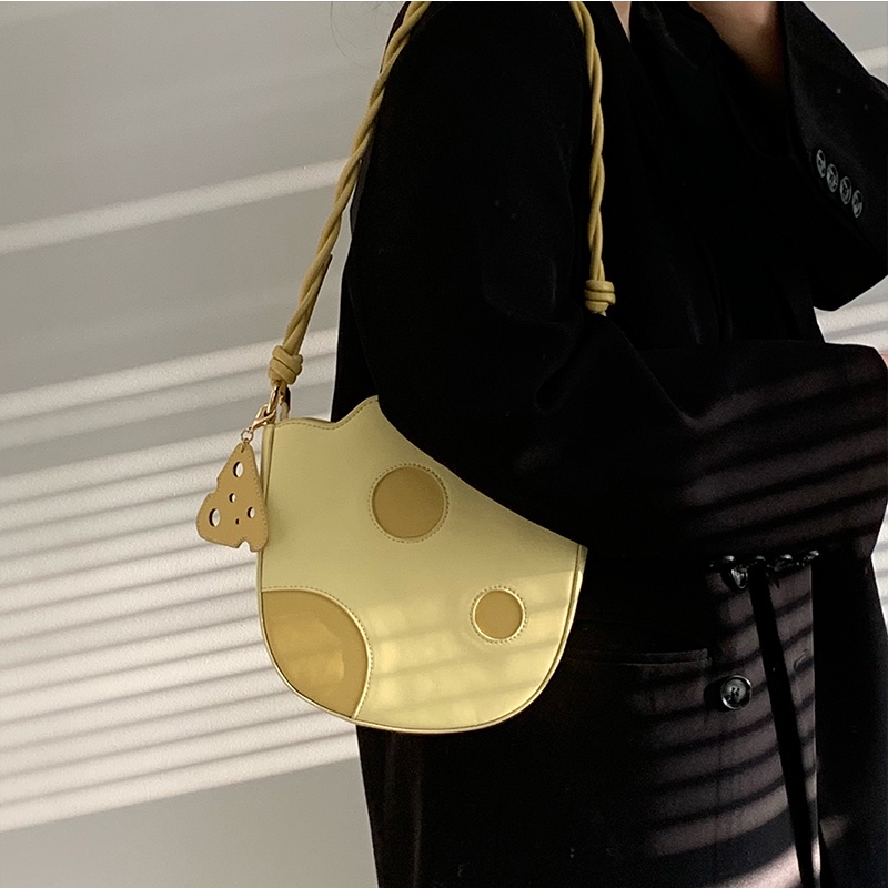 Túi xách nhỏ IELGY màu vàng kem phù hợp với mọi phong cách ngọt ngào cho nữ