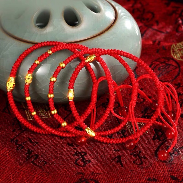 Vòng Tay Chỉ Đỏ Mix Charm Hạt Đậu Bạc Đem Lại Bình An May Mắn