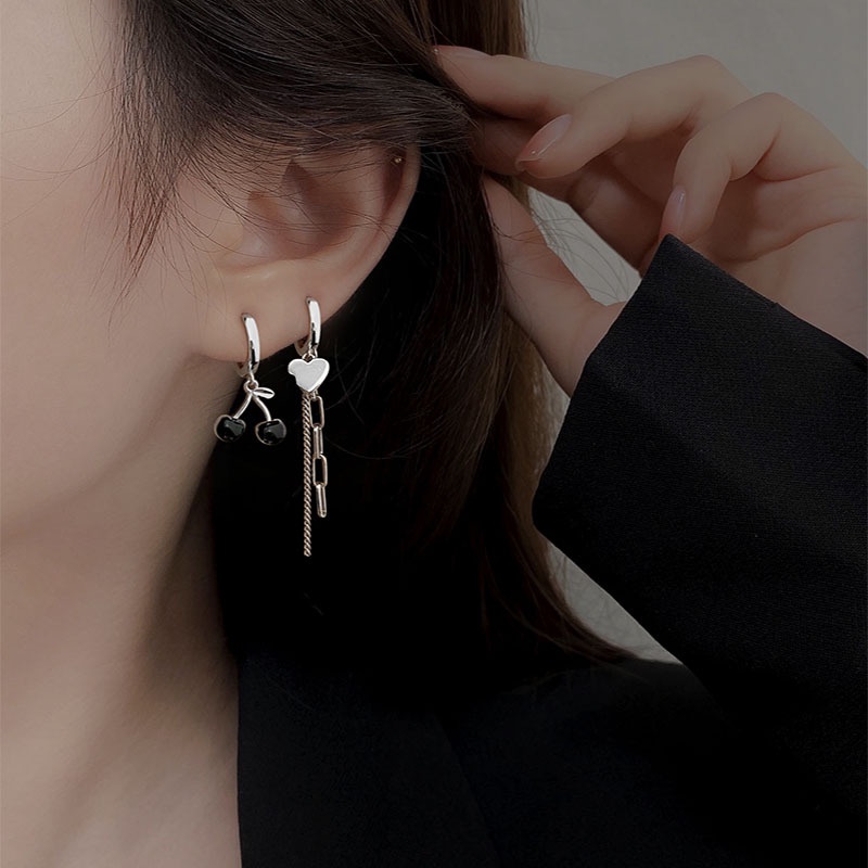 Set 4 Khuyên Tai Kim Loại Hình Học Trái Tim / Gấu Màu Đen Thời Trang Phù Hợp Cho Nữ