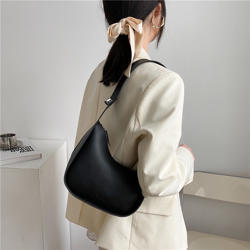 Túi Xách Đeo Vai Hình Bán Nguyệt Thiết Kế Đơn Giản Phong Cách Mới Mùa Xuân Cho Nữ 2022