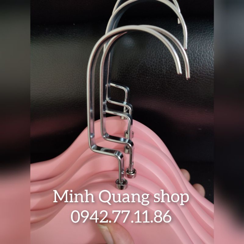 móc treo quần áo bằng gỗ, móc gỗ nữ màu hồng,mắc quần áo màu hồng cổ tròn có rãnh chống tuột,mắc trteo quần áo