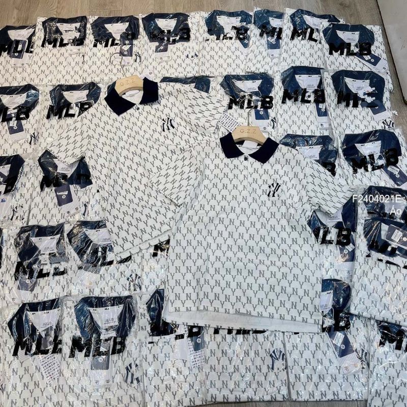 Áo thun polo họa tiết chữ phối cổ bẻ đen tay ngắn 2404