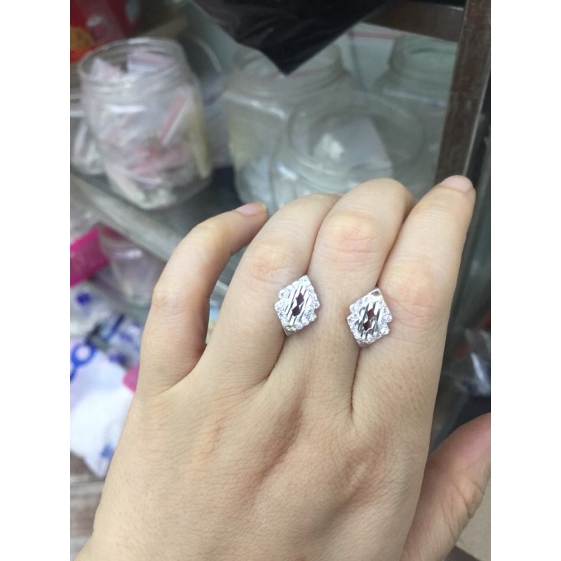Khuyên tai hình rô đính đá nhân tạo vòng sát tai bạc ta