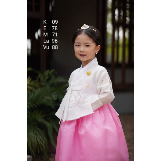 Hanbok bé gái