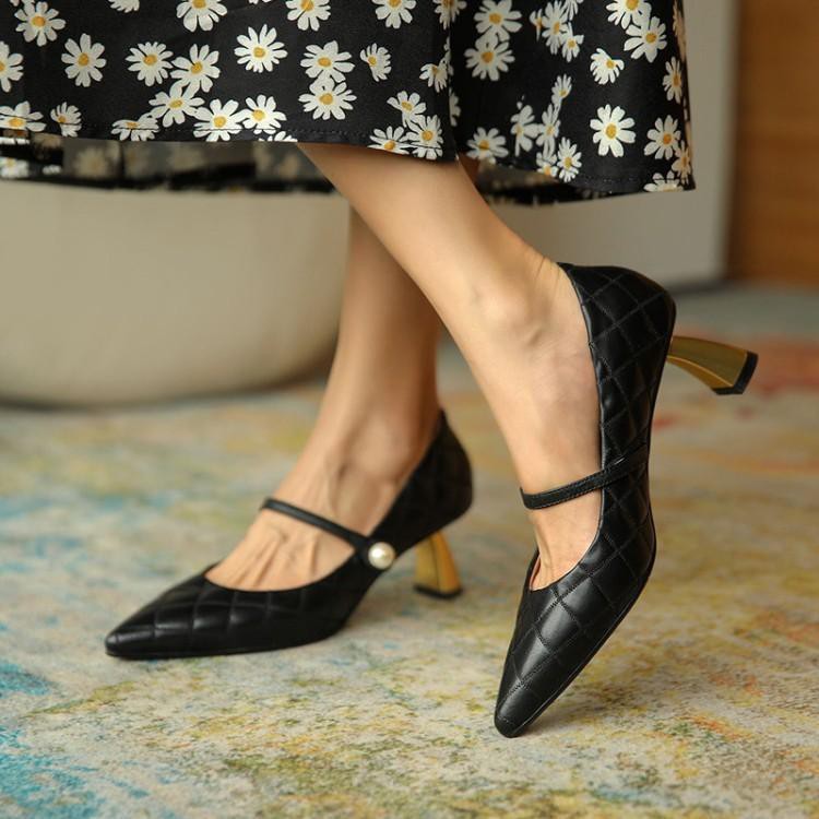 New Hepburn Mary Jane Retro Female High Heels With Pearl Leisure Minimalistic Shoes Pointed Wild High Heels Soft Leather