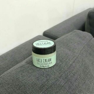 Kem dưỡng da mụn nhạy cảm Sunday Beauty