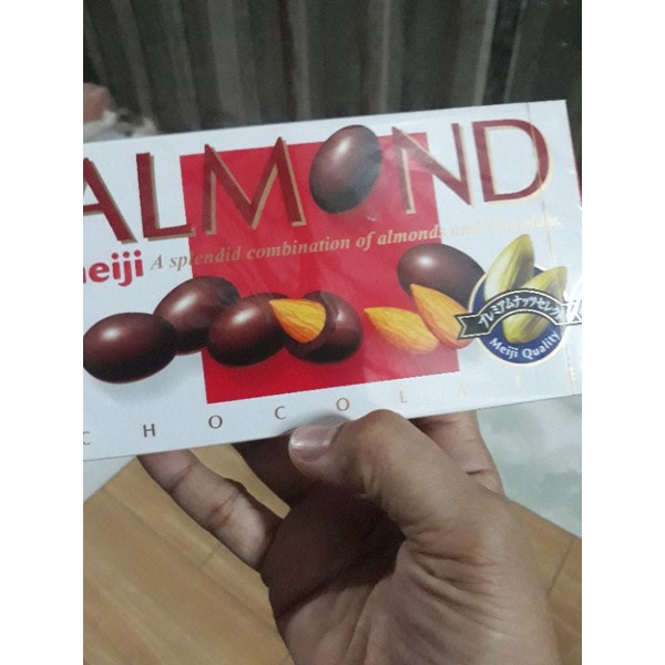 ( Chính hãng) Kẹo Socola Almond 88g nhật bản