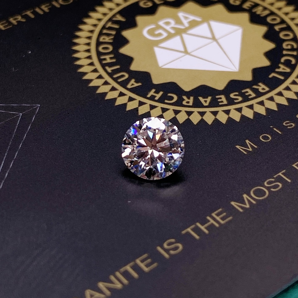 Kim Cương Mỹ Moissanite GRA TRẮNG đủ size 4-5-6-7-8mm nước D kiểm định mã cạnh đầy đủ