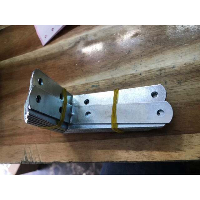 2 CÁI KE GÓC SẮT 1T - 1T5