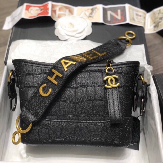 Túi Vân rắn to_ mã 8101_ Hồ Ngọc Hà size 22 ( Vỡ hộp) ảnh thật