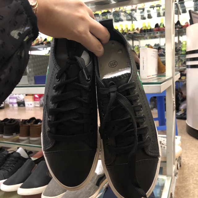 Giày thể thao Lacoste đen