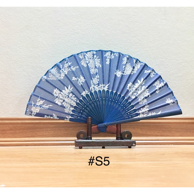 Quạt cổ trang xếp lụa mỏng không dây