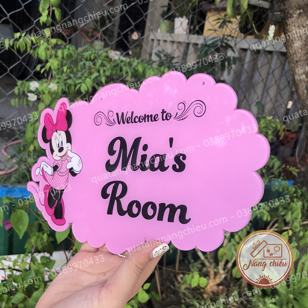 Bảng hiệu in hình chuột Mickey