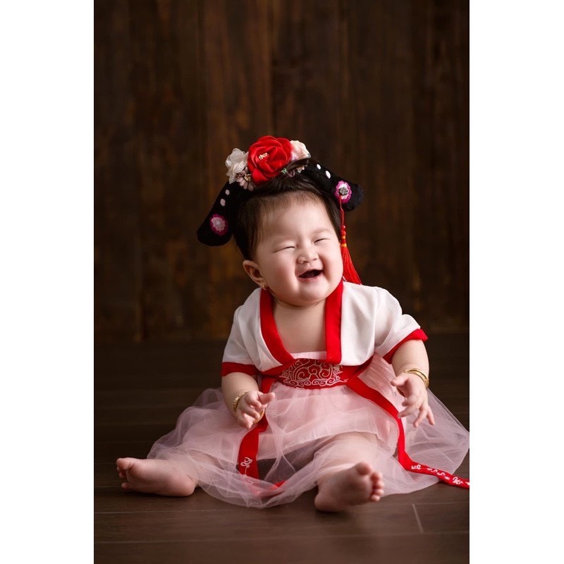 Sét váy cổ trang bao gồm phụ kiện cho bé