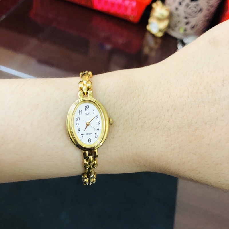Đồng hồ nữ si nhật dáng lắc tay hiệu Citizen