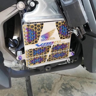 Che két nước titan gắn cho vario click ab