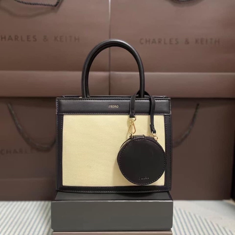 Túi tote kèm charm tròn