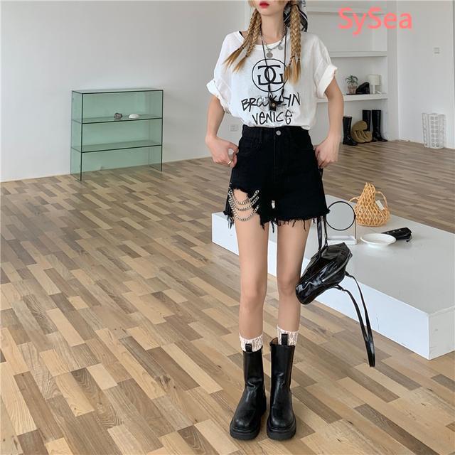 Quần đùi vải denim phối dây xích cá tính quyến rũ hợp thời trang