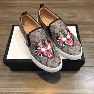 Giày lười nam thêu hổ mới