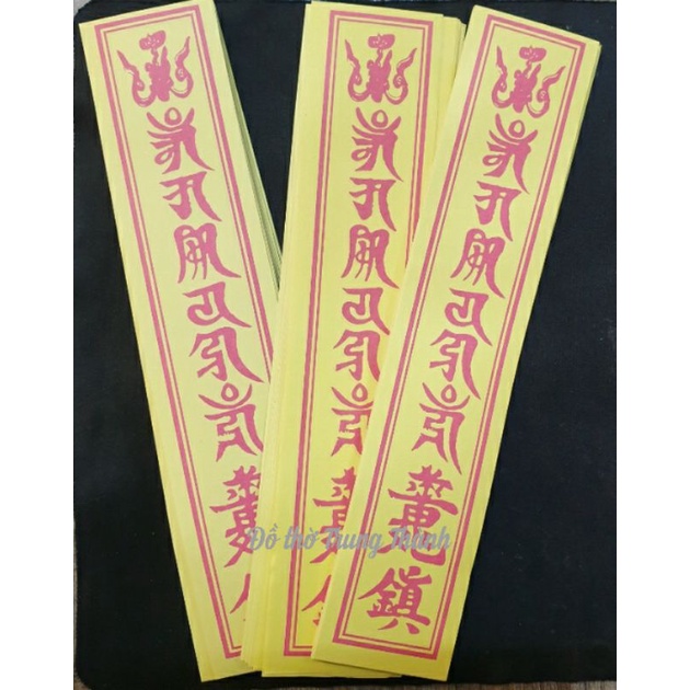 Án lục tự giấy vàng, đỏ