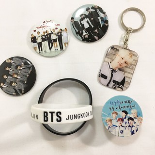[Siêu rẻ] Combo móc khóa + 2 vòng tay + 4 huy hiệu Army BTS