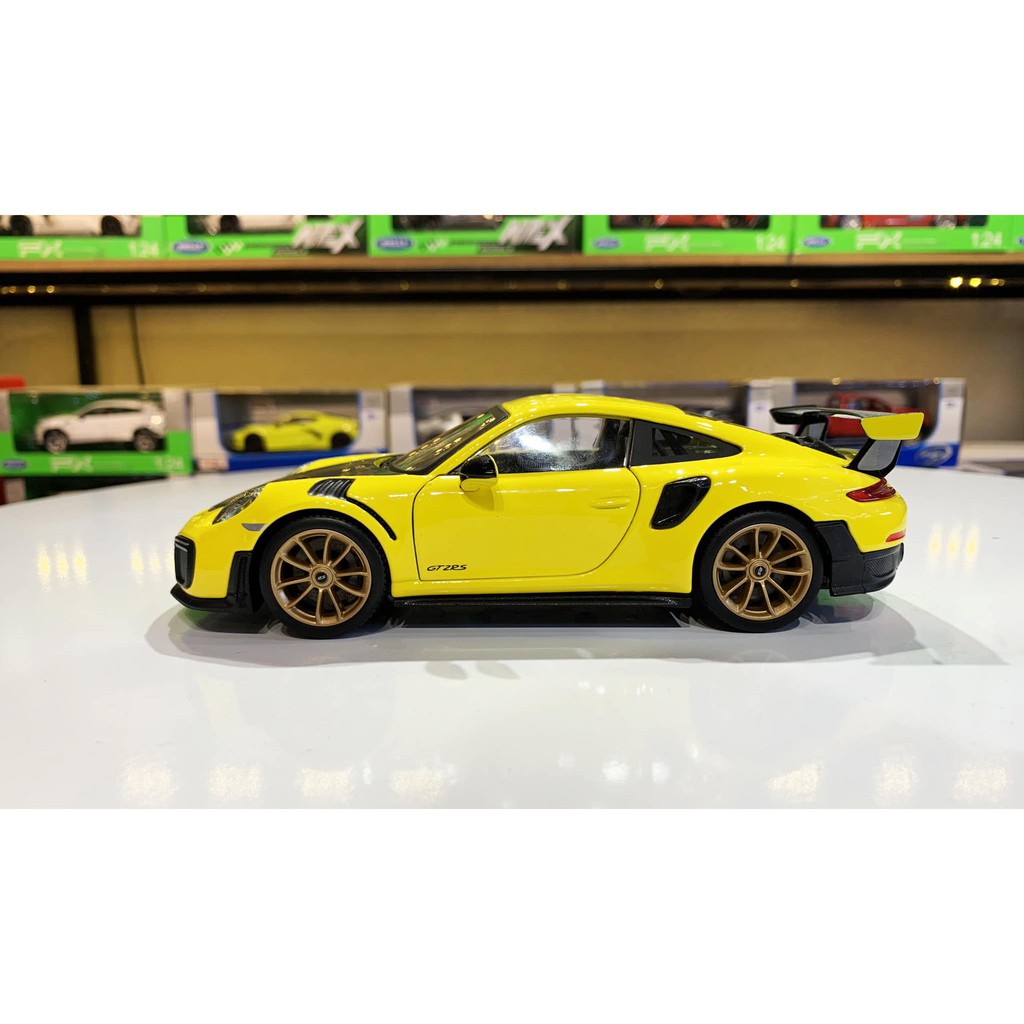 Xe mô hình ô tô Porsche 911 GT2 RS hãng Maisto tỉ lệ 1:24 màu vàng